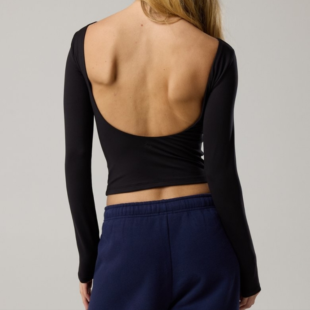 EUC Offline By Aerie The Hugger Long Sleeve Open Back Tee Shirt - Picture 2 of 7